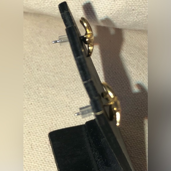 Costume Gold Tone Metal Starfish Post Earrings - Picture 6 of 7